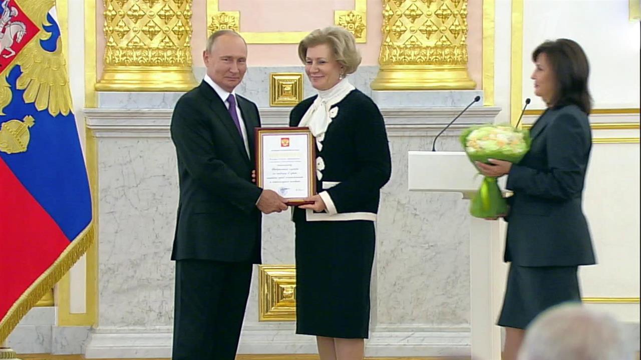 Владимир Путин в Кремле вручил государственные награды сотрудникам Роспотребнадзора
