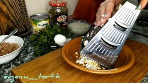 Салат "Весёлый тунец" с маринованными огурчиками и сладкой кукурузой. #салат #закуска #тунец