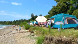 Палаточный городок на пляже в Новом Афоне, Абхазия