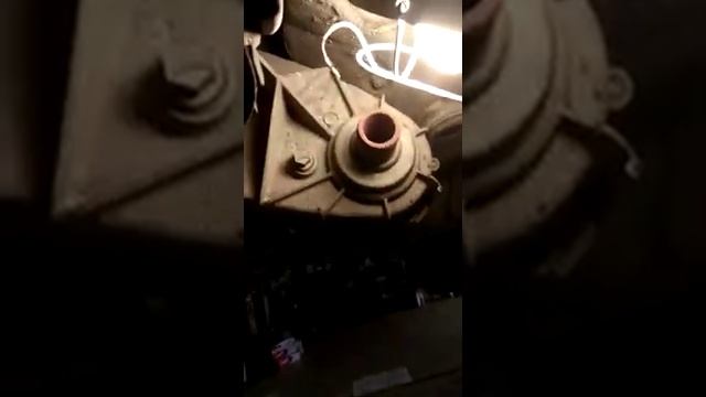 Как слизывает фланец раздатки от китайского кардана на БМВ X5 E53 смотреть онлайн