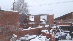 Дом из красного кирпича. Дачный вопрос.