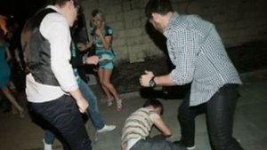 Нужно ли мужчине заступаться за незнакомых женщин?