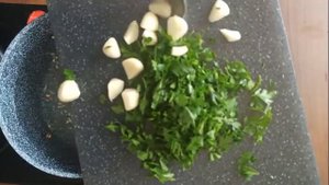Мариную мини-перцы и фарширую их творожной начинкой. Готовится за минуты, съедается еще быстрее.