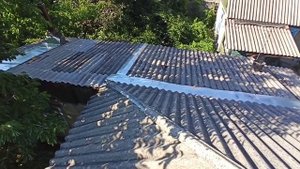 Ремонт перехода на кровле, увеличение нахлеста за счёт железа. Ремонт крыши Макеевка.