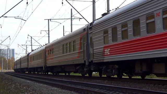 Приветливая бригада на ЭП20-071 со скорым фирменным поездом №11 "Анапа - Москва" смотреть онлайн