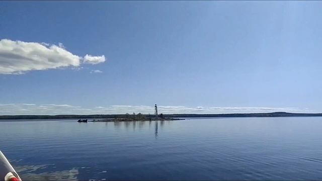 Метеор-048. Бескрайние просторы Онежского озера.  Маяк и разбитый кораблик. Идём в Кижи.