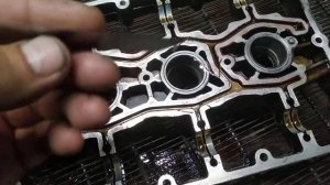 Локтайт  Не растворяется в масле.