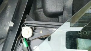 Замена пластиковых направляющих стеклоподъемника на AUDI A4 B5  1.9 TDI.