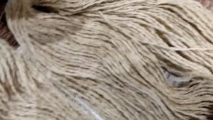 Нити своими руками из овечьей шерсти.