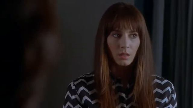 Милые обманщицы 7х18. Мона рассказывает девочкам что Ария в команде A.D. смотреть онлайн