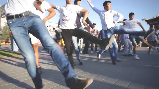 ИТКЛ флешмоб - массовый калмыцкий танец.mp4 смотреть онлайн
