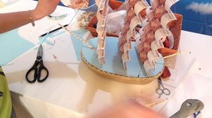 Подарок на свадьбу - денежный корабль с парусами из купюр