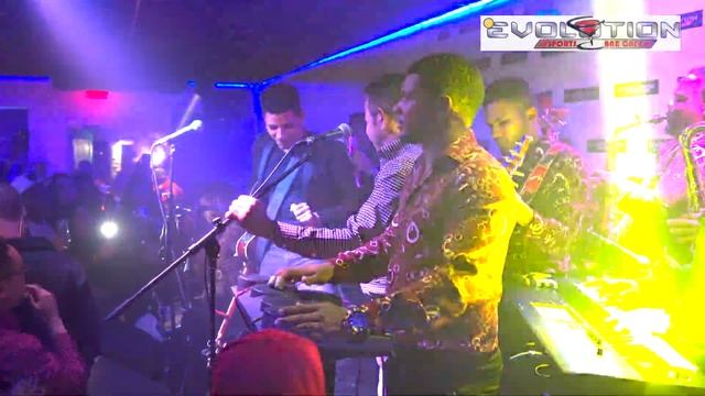 EL VARON DE LA BACHATA - EVOLUTION SPORT BAR смотреть онлайн