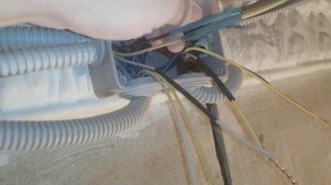 Линии электропроводки в зале. Часть 2. Распред коробка освещения и выключатели