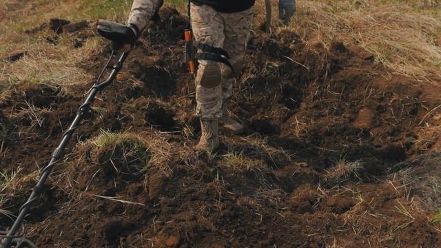 Поиск клада и монет с металлоискателем МТ 705.