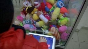 Выиграли необычный пакет в автомате игрушек в нём свинка пепе, как обмануть автомат игрушек