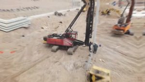 Процесс погружения свай и строительство фундамента сваебойкой Junttan