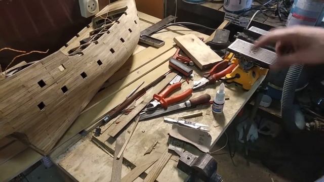 Сборка модели корабля черная жемчужина Клеим от бортовку по обе стороны бортов смотреть онлайн