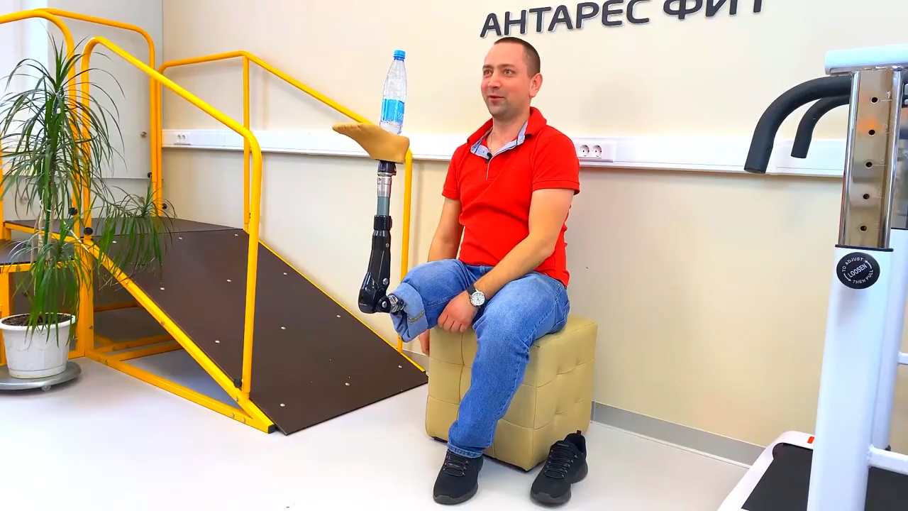 Поворотный адаптер для протеза бедра