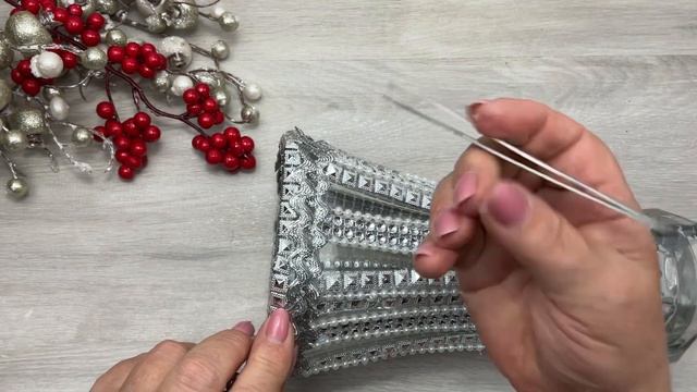 Как из обычной стеклянной вазы сделать красивое  украшение праздничного стола.Легко и просто.