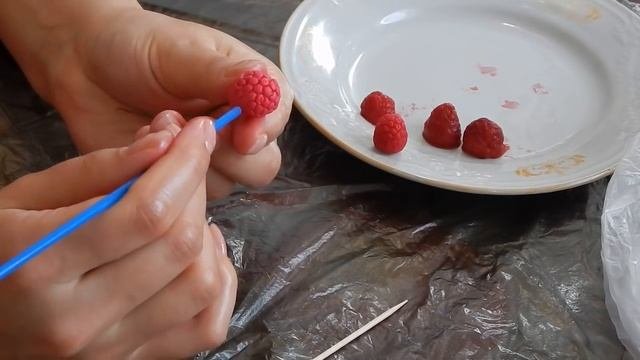 Малина из холодного фарфора полимерной глины, очень простой МК