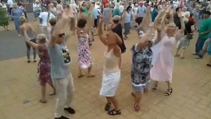 Танцующий Солигорск.Танцы в парке.