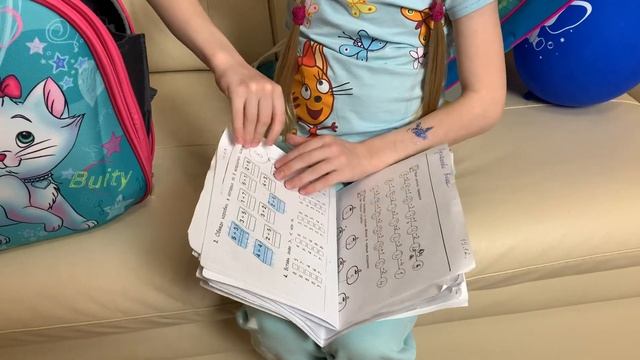 Как Вика к ШКОЛЕ готовится / ПЕРВЫЙ РАЗ В ПЕРВЫЙ КЛАСС / Настя и Вика смотреть онлайн