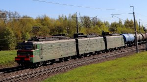 Железная дорога. Электровоз ВЛ11М-202/203А с грузовым поездом.