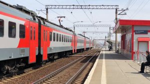 Электропоезд ЭП2Д-0088 у платформы «Ипподром», г. Новосибирск.