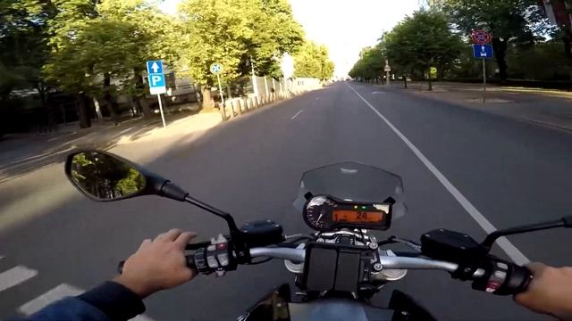 Городская езда на BMW R1200R LC