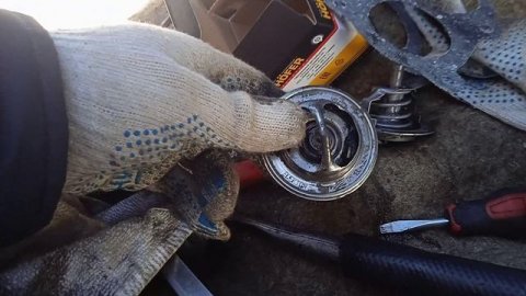 замена термостатов камаз.