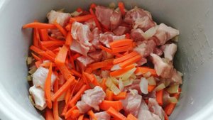 Булгур со свининой и овощами в мультиварке