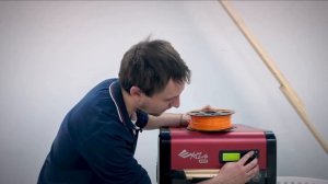 Загрузка неоригинальной катушки пластика в 3Д принтер da Vinci 1 0 Pro
