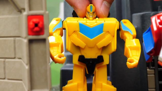 Игры с трансформерами: Десептиконы охотятся на Энергоблок! Трансформеры в видео для мальчиков смотреть онлайн