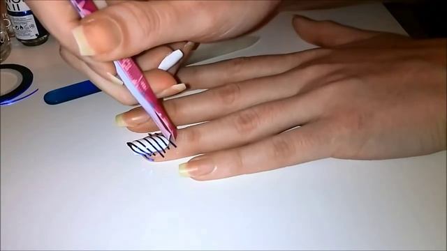 Маникюр с помощью скотч-ленты. смотреть онлайн