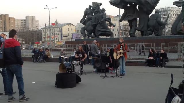 Веселая детская песенка, ржу! Уличные музыканты