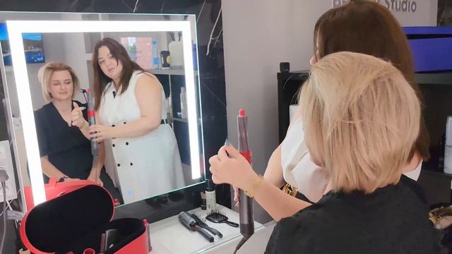 Стоит ли покупать стайлер от Dyson? Мастер-класс по укладке/ сравнение стайлеров Dyson смотреть онлайн