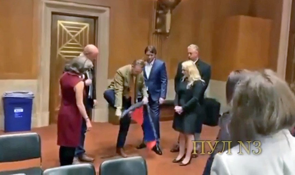 Украинская делегация в Конгрессе США вытерла ноги о флаг ДНР / События на ТВЦ