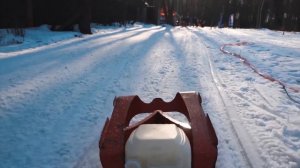 Preparazione della pista da sci per la gara di sci di fondo