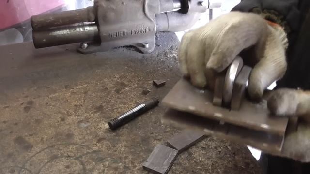 Примитивный но рабочий станок для усиления(прокатки)прфильной трубы.ХОЛОДНАЯ КОВКА! смотреть онлайн