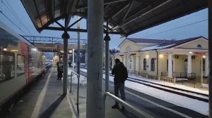 "Ласточка" ЭС2Г-023 прибывает на станцию Белоостров 18.01.2023 г.
