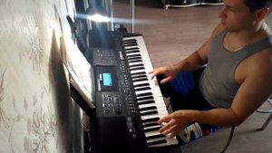 Учусь играть на синтезаторе. Прекрасное далеко (из к/ф "Гостья из будущего", муз. Е. Крылатова)