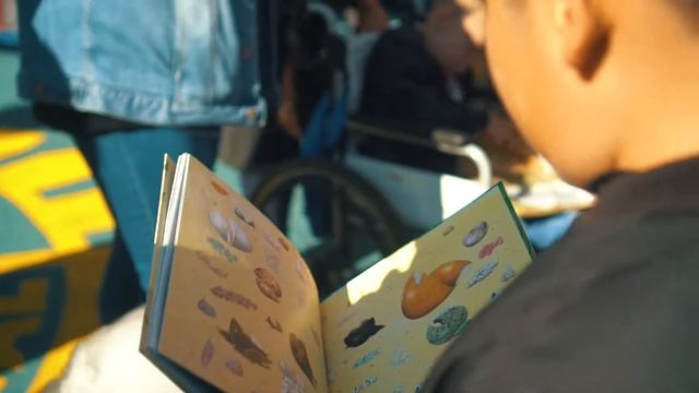 Инклюзивная детская площадка Куншуак в центральном парке в Нур-султане смотреть онлайн