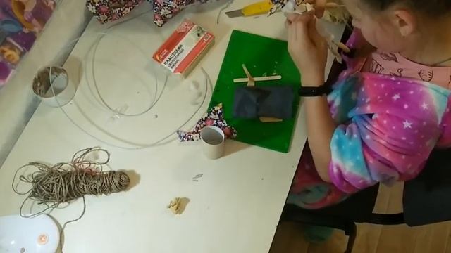 Как сделать Бабу Ягу за час из пластилина .Баба Яга из подручных средств. смотреть онлайн