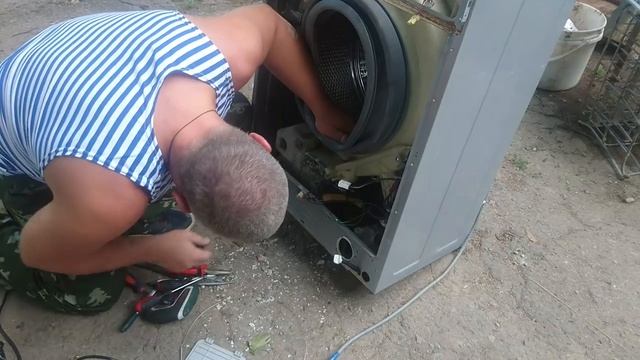 Извлечение постороннего предмета из стиральной машины Samsung (Самсунг) | Podkluchaem.by смотреть онлайн