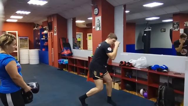 как правильно бить хук в боксе ч.1 смотреть онлайн