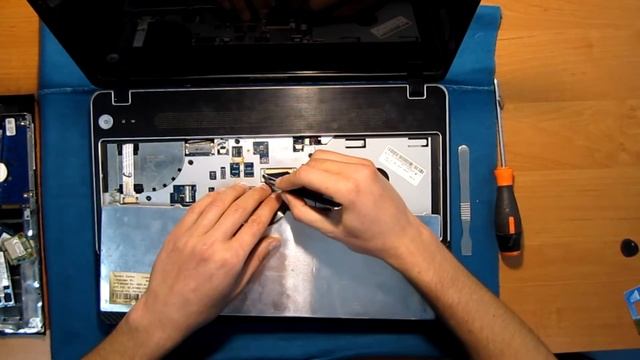 Как разобрать ноутбук Acer Emachines E640G смотреть онлайн