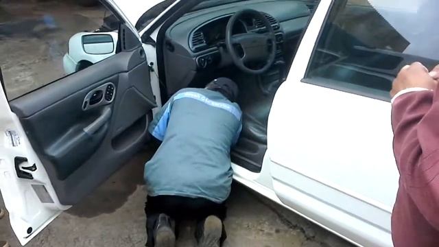 Trocando fusíveis do Ford Contour Lx 1995 смотреть онлайн