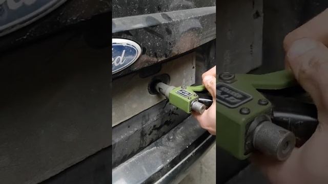 замена рамки номерного знака на форд смотреть онлайн