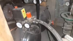 Компрессор из холодильной установки, без заморочек.